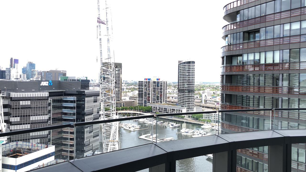Winston Apartments Docklands Melbourne Eksteriør billede